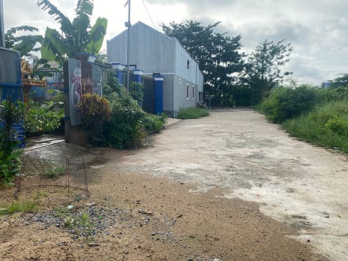 សួរស្តីបងប្អូនទាំងអស់គ្នា យើងខ្ញុំចង់លក់ដីនឹងផ្ទះបន្ទាន់