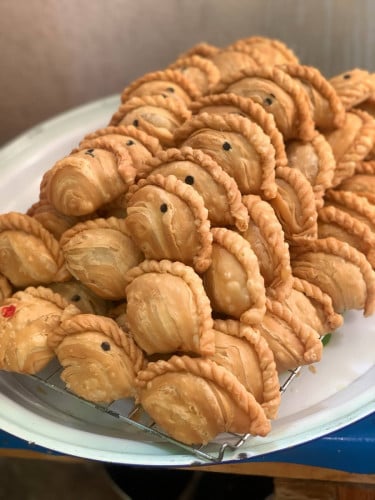 មានលក់នំពពាយបែបឈ្ងុយឆ្ងាញ់ស្អាតអាអនាម័យមានបីរសជាតិកសណ្ដែកត្រាវស្នូលប្រៃ