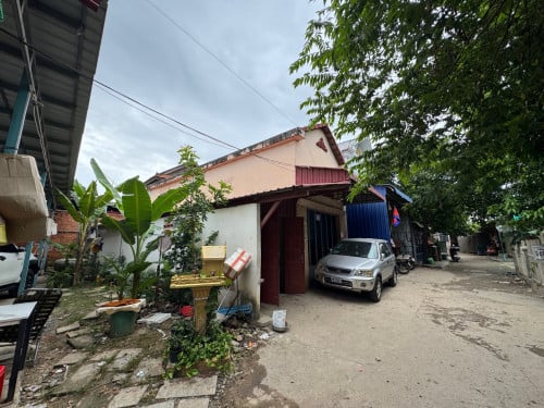 ផ្ទះជួលជាប់ផ្សារព្រែកហូរលិច