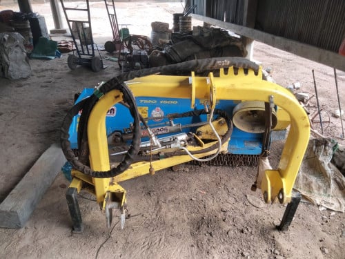 ម៉ាសុីន កាត់ស្មៅ និងវ៉ៃមែកលក់