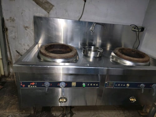 ចង្ក្រានហ្គាសក្បាលភ្លោះមួយទឹកលក់តម្លៃចចារបាន二手双头气炉出售中 价格可以谈的