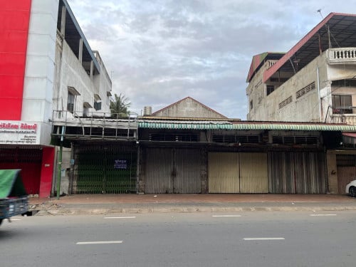 ផ្ទះ+ដីសម្រាប់ជួលទាំងមូល - លើផ្លូវធំ (ផ្លូវជាតិលេខ 02)