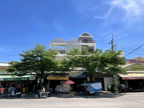 ផ្ទះ3ល្វែងលក់ នៅផ្លូវផ្សារបឹងបៃតង តំបន់លក់ឡាន