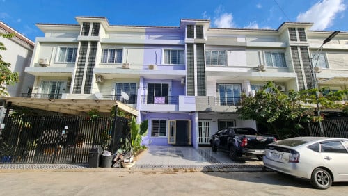 ផ្ទះវីឡាជួលកណ្តាលក្រុងប៉ោយប៉ែត 3បន្ទប់គេ 4បន្ទប់ទឹក