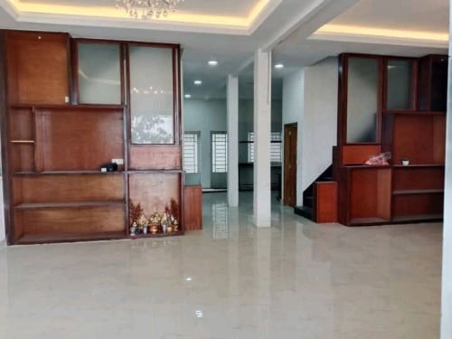 ផ្ទះអាជីវកម្មជួលពីរល្វែងចូលគ្នាជាប់ផ្លូវរដ្ឋ១៦ម៉ែត្រឈូកវ៉ា២ តម្លៃ: 400$/1ខែ  4បន្ទប់គេង 6បន្ទប់ទឹក