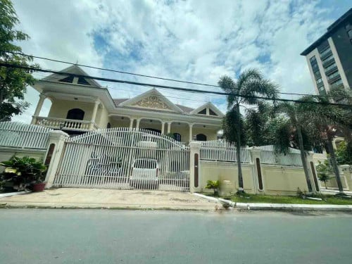 វីឡាកែងសម្រាប់ជួលនៅ ខណ្ឌទួលគោក | Conner Villa for Rent at khan Toul Kork