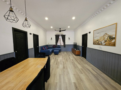 899 USD / month in BKK1: 3 Bedrooms+3 Bathrooms (125 sqm net) + spacious terrace (65 sqm net)