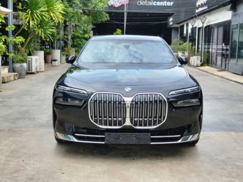 For Rent/ 租 / 임차료 -宝马 740i 2023年