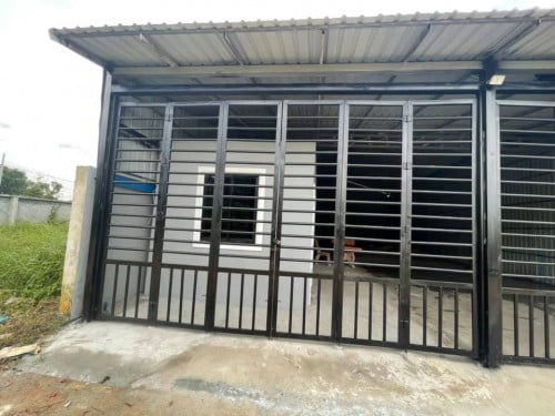 ដី,ឃ្លាំង មានសំណង់ស្រាប់ ទំហំ ១០*២០