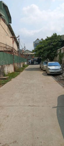 ដីលក់បន្ទាន់ក្រោមទីផ្សារ