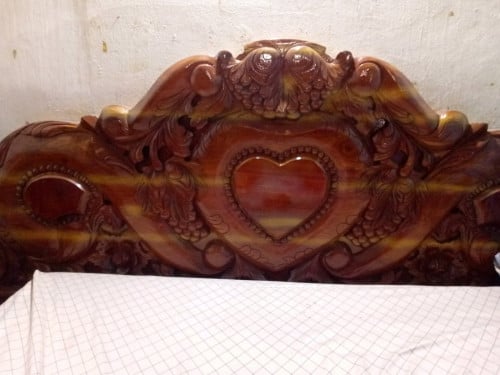 គ្រែម៉ូតបេះដង ប្រភេទឈើបេង