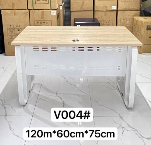 តុធ្វើការជើងដែក