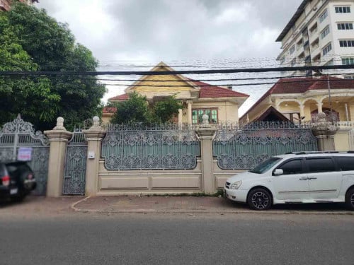 វីឡាសំរាប់ជួលទួលគោក  /  Villa for rent TuolKork