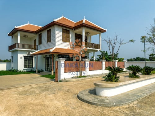 4 Bedrooms Villa for Rent in Siem Reap City - Sambuor