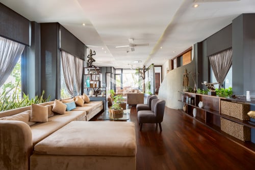 Spacious Penthouse 4 Bedrooms For Rent Close to BKK1 And Aeon Mall1 With Private Balcony.