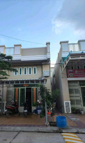 ផ្ទះលក់ក្នុងបុរីរំចេក