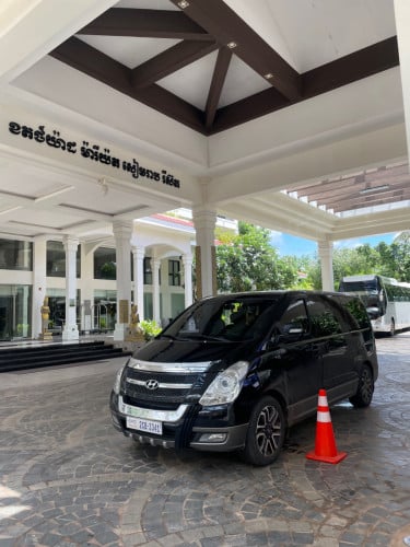 ឡានជួលទេសចរណ៍​ ធានាឡានស្អាតថ្មី