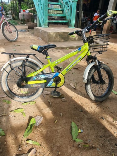 កង់ក្មេងនៅស្អាត