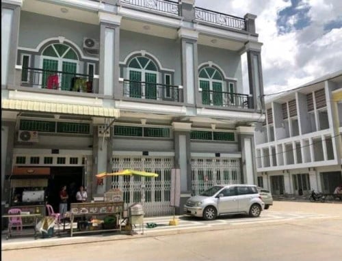 ផ្ទះកាច់ជ្រុងក្នុងបូរីជារីជិតស្ពានចោមចៅសំរាប់លក់ ទំហំផ្ទះ 4.2m x 14m តំលៃ 155,000$ (ចរចារបាន)