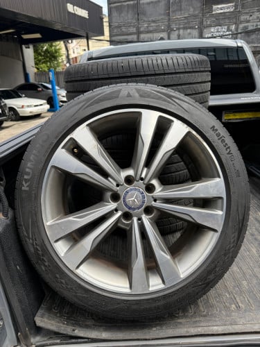 យ៉ាន់សុីន Mercedes 19” មួយឈុតទាំងសំបក