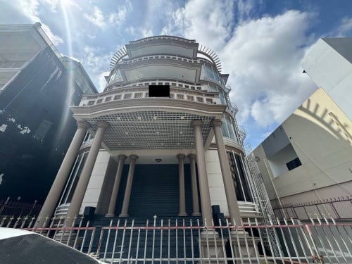 🏢Commercial Building For Rent