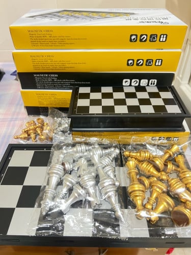 Chess board magnetic