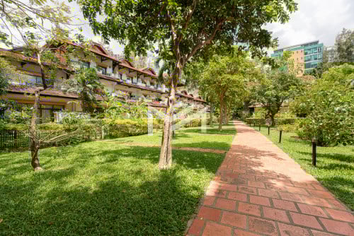 Compound House 6 Bedrooms For Rent in Tonle Bassac Area