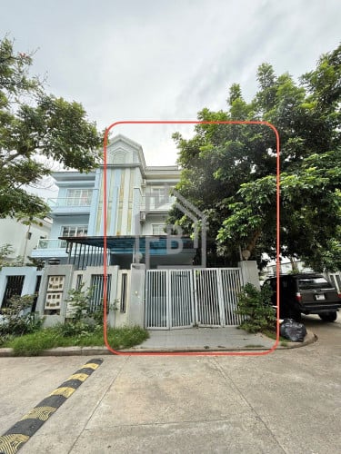 Corner Twin-Villa 4-Bedrooms for RENT near VISIONS International School of Cambodia Campus 5
