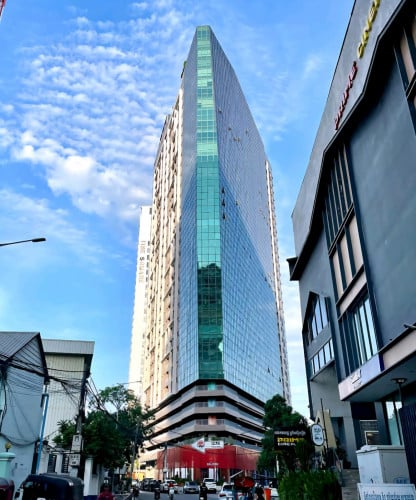 Cozy 2Bedroom Condo Unit Resale in TIME SQUARE 3