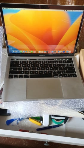 MacBook pro 2017. (Touch bar)