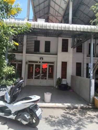 ផ្ទះជួល នៅច្បារអំពៅ តំលៃជួល ន240$  ចចារ មានសំភារះផ្ទះថ្មីស្អាត  មាន2បន្ទប់គេង3បន្ទប់ទឹក