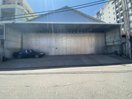 ដី@ឃ្លាំងមានចំណូលស្រាប់លក់បនៅក្រោយផ្សាជីបម៉ុង ផ្លូវ371 សឡា