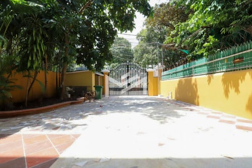 ផ្ទះសម្រាប់លក់នៅទល់មុខផ្សារអុីអន១ 4 Bedroom Villa For Sale 📍