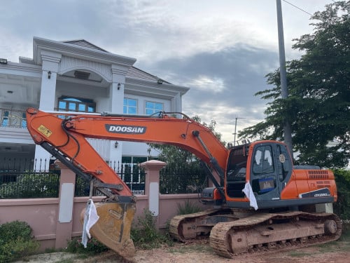 អិចស្កាវ៉ាទ័រសម្រាប់ជួល ឬម៉ៅការ / Excavator Available for Rent or Contract Work / 提供挖掘机出租或承包服务