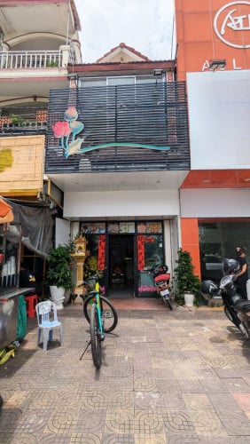 ហាងសំរាប់ជួលនៅជិតវិមានឯករាជ្យ l Shop for Rent near Independent Monument