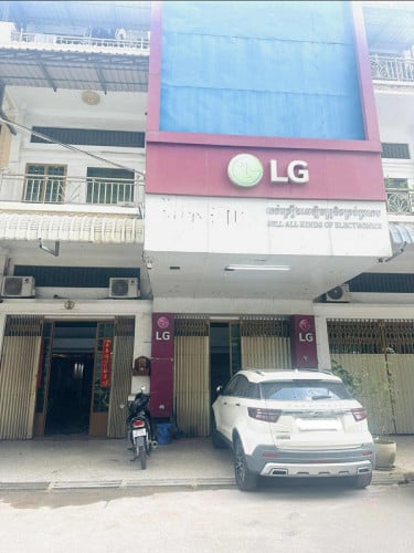 ផ្ទះល្វែងលក់នៅម្តុំបាក់ទូក​ 32មុឺន​ ឬជួល​ 800$មួយខែ