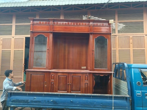 ទូតាំងធ្វើពីឈើសុក្រំសុទ្ធ កម្ពស់2.5ម៉ែត្រ ថ្មី ទើបយកមកមានតែ១ហ្នឹងទេ តម្លៃចរចារបាន