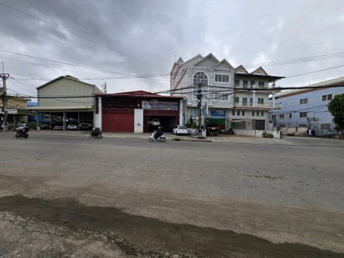 ដីឃ្លាំងអាជីវកម្មលក់ លើផ្លូវ2011 ជិត ឈូកមាស សែនសុខ