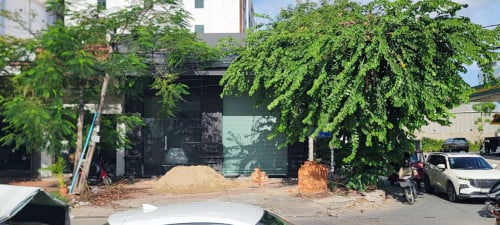 ហាងកែងផ្លូវធំសំរាប់ជួលនៅលើផ្លូវអ៊ូរអរនៅភ្នំពេញថ្មី |  Shop for rent at Phnom Penh Thmey