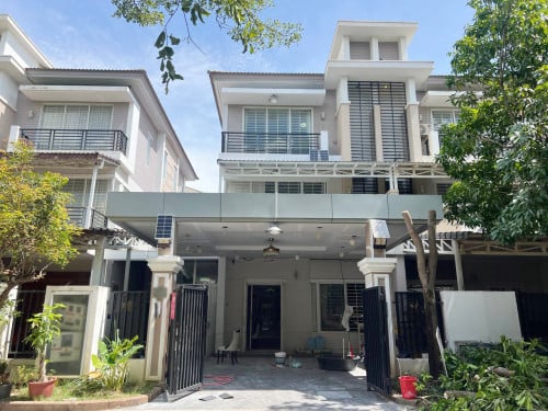 វីឡាភ្លោះ សម្រាប់ជួល នៅបុរីប៉េងហួត បឹងស្នោរ | Twin villa for rent at Borey Peng Huoth Boeung Snor