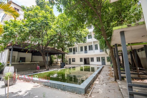 20 Room Boutique Hotel For Rent in Chakto Mukh