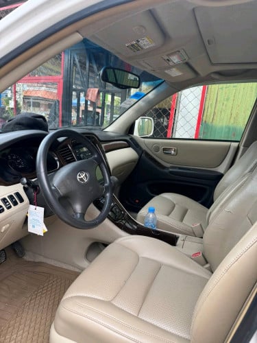 Toyota Highlander 2002 full ពេញ limited ប៉ុង1 លេខ2Cសៀមរាប 17050ចចារ ត្រូវថ្លៃកាត់ឈ្មោះអោយភ្នំពេញ បងៗ