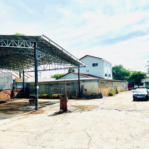 រោងធ្វើឡានសម្រាប់ជួល ជាប់ផ្លូវធំ