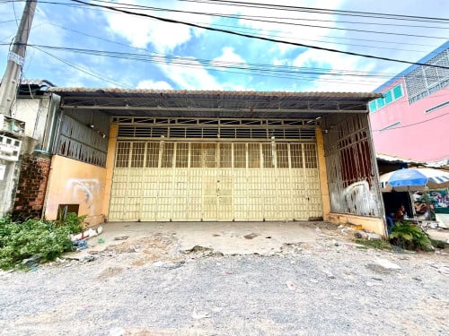 ដី/ឃ្លាំងលក់បន្ទាន់ ៖ ជិតផ្លូវឌួង​ ងៀប​ III, ខណ្ឌមានជ័យ, រាជធានីភ្នំពេញ