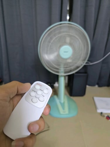 កង្ហារ ធម្មតាកែដាក់តេឡេ ងាយស្រួលបញ្ជា Remote fan controller.