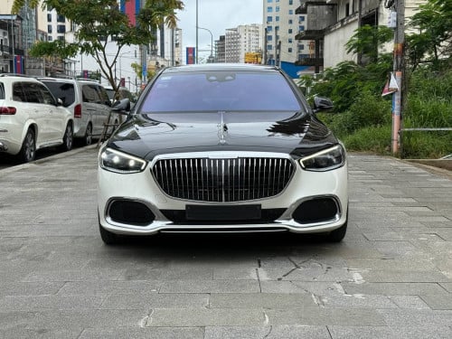 2021年迈巴赫S580原厂双拼