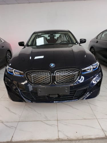 BMW i3 i5 full option ការ៉ាសនាំចូលខ្លួនអែងតម្លៃទាបជាងទីផ្សារ