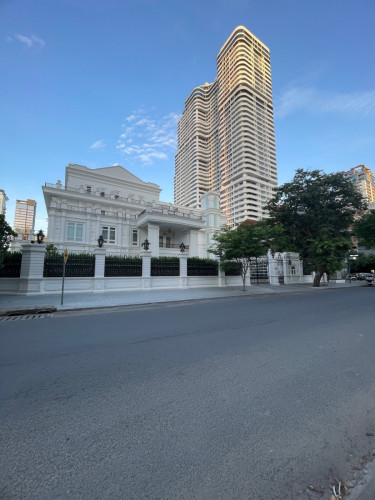High-End Penthouse for sale in BkK1