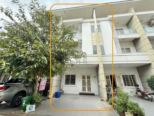 Link-House 3 Bedrooms for RENT near CIA School_Street 2004