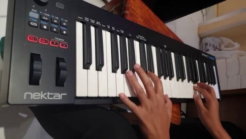 Nektar 49Key Midi Controller មួយទឹកចរចារបានចែកគ្នាប្រើ
